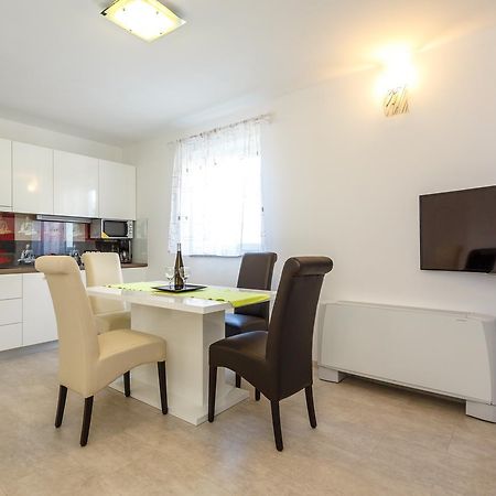 Apartments Vlado クルク エクステリア 写真