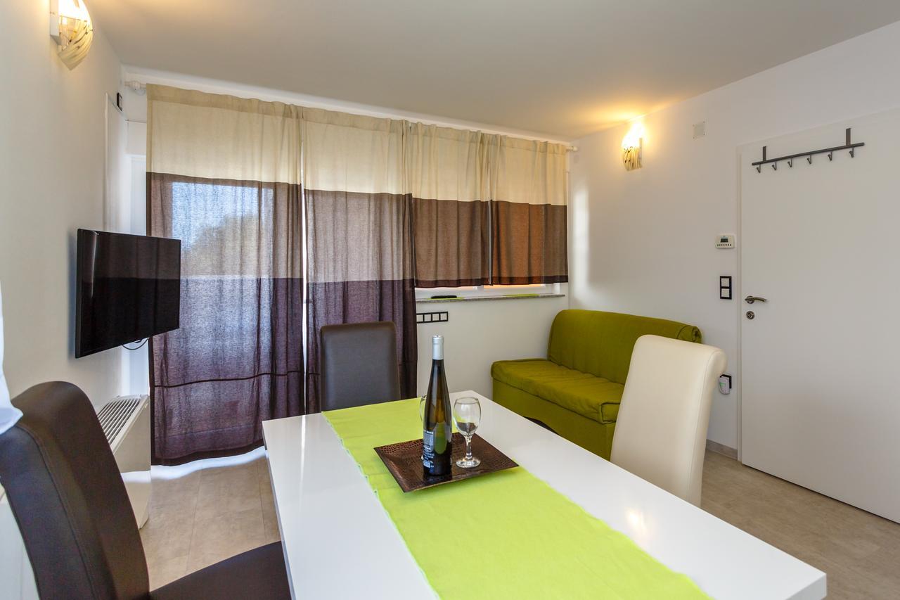 Apartments Vlado クルク エクステリア 写真