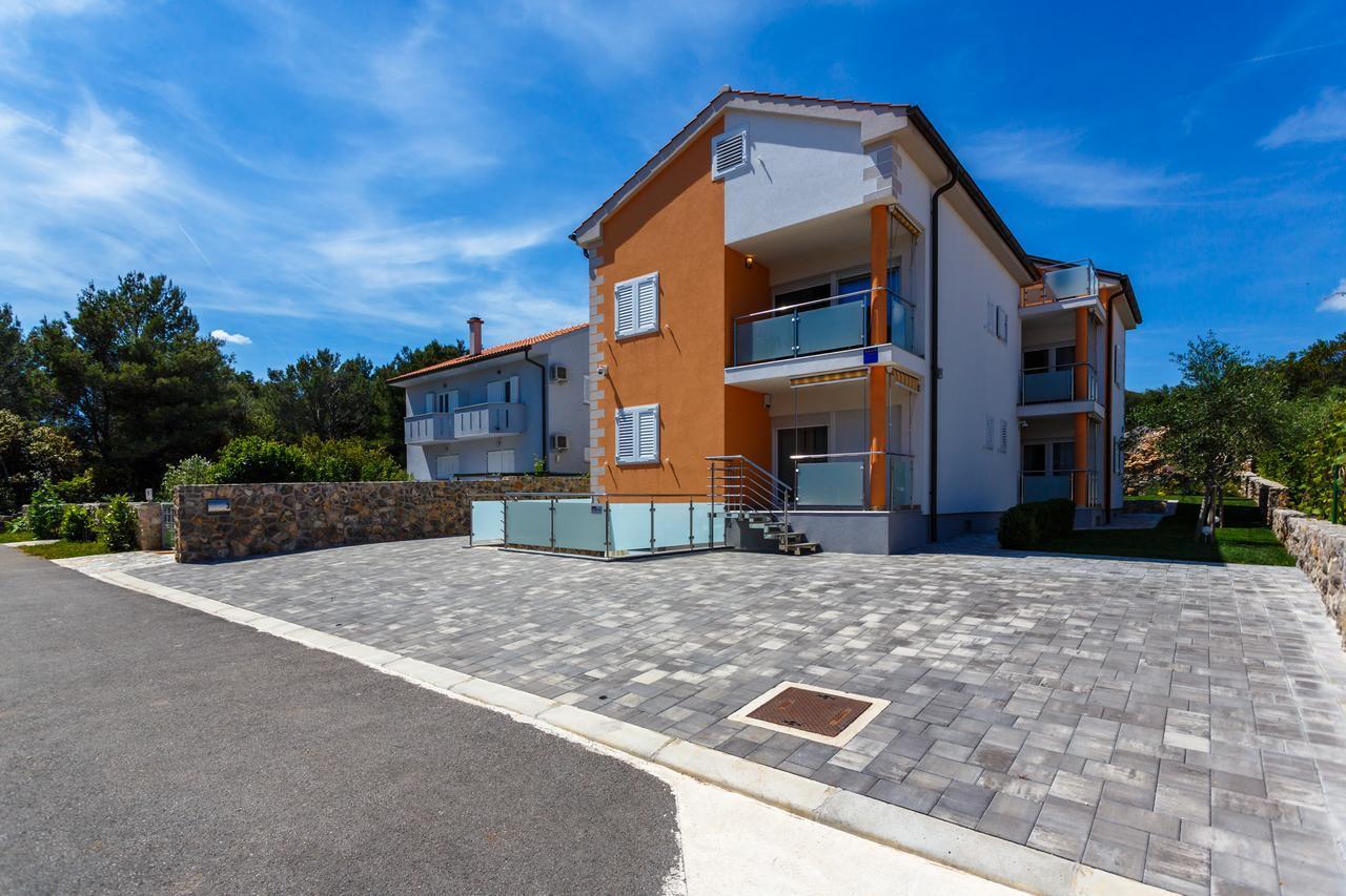 Apartments Vlado クルク エクステリア 写真