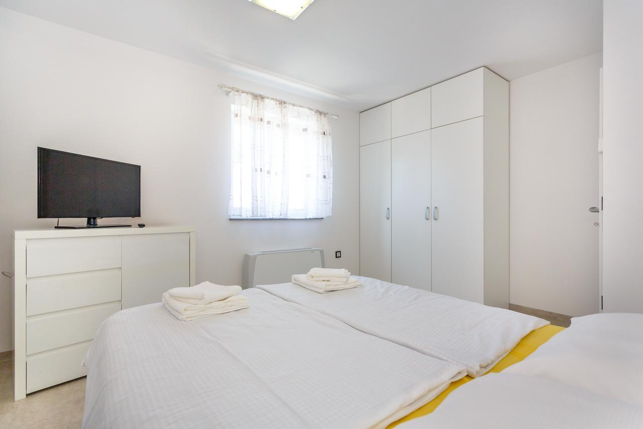 Apartments Vlado クルク エクステリア 写真