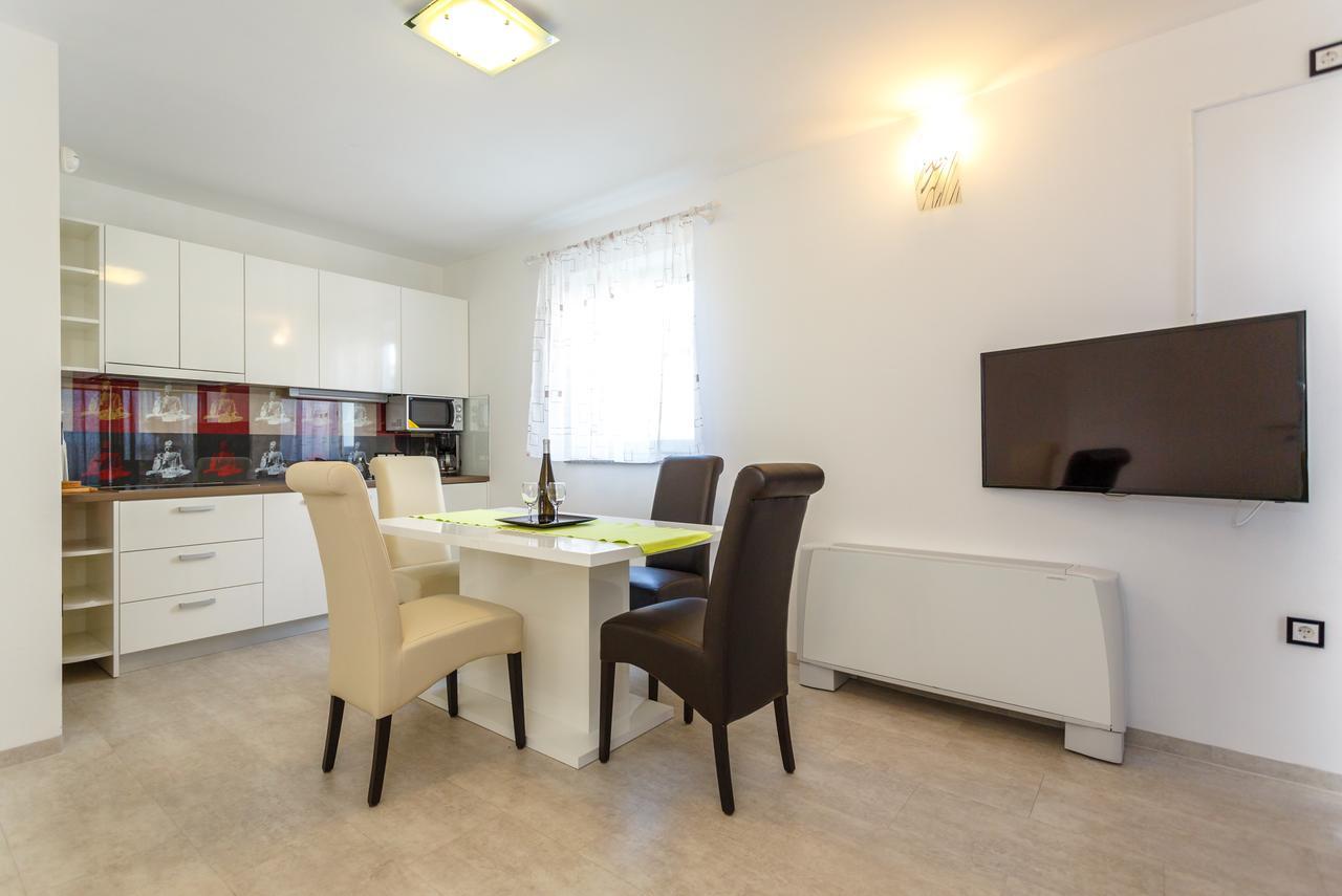 Apartments Vlado クルク エクステリア 写真