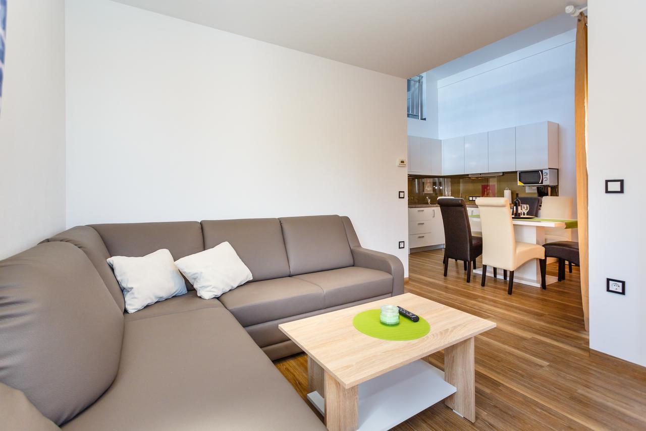 Apartments Vlado クルク エクステリア 写真
