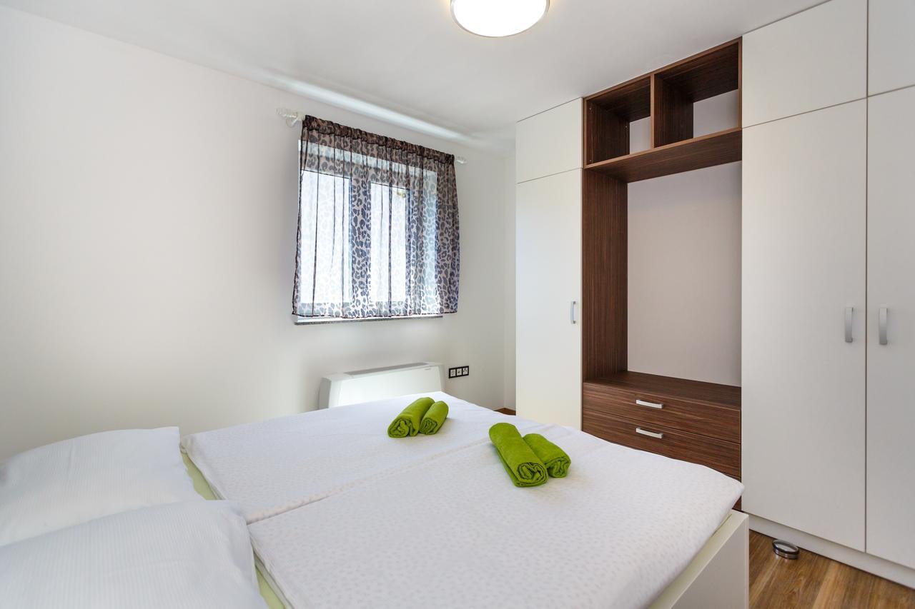 Apartments Vlado クルク エクステリア 写真