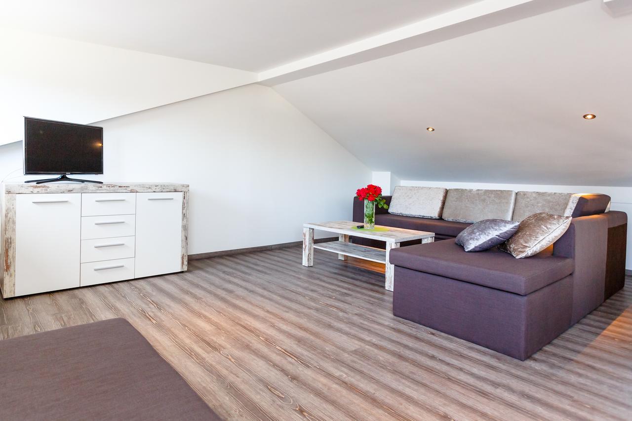 Apartments Vlado クルク エクステリア 写真