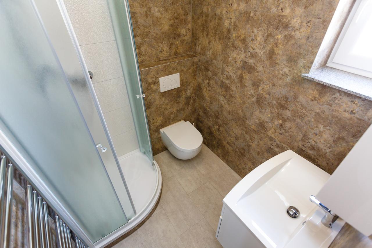Apartments Vlado クルク エクステリア 写真