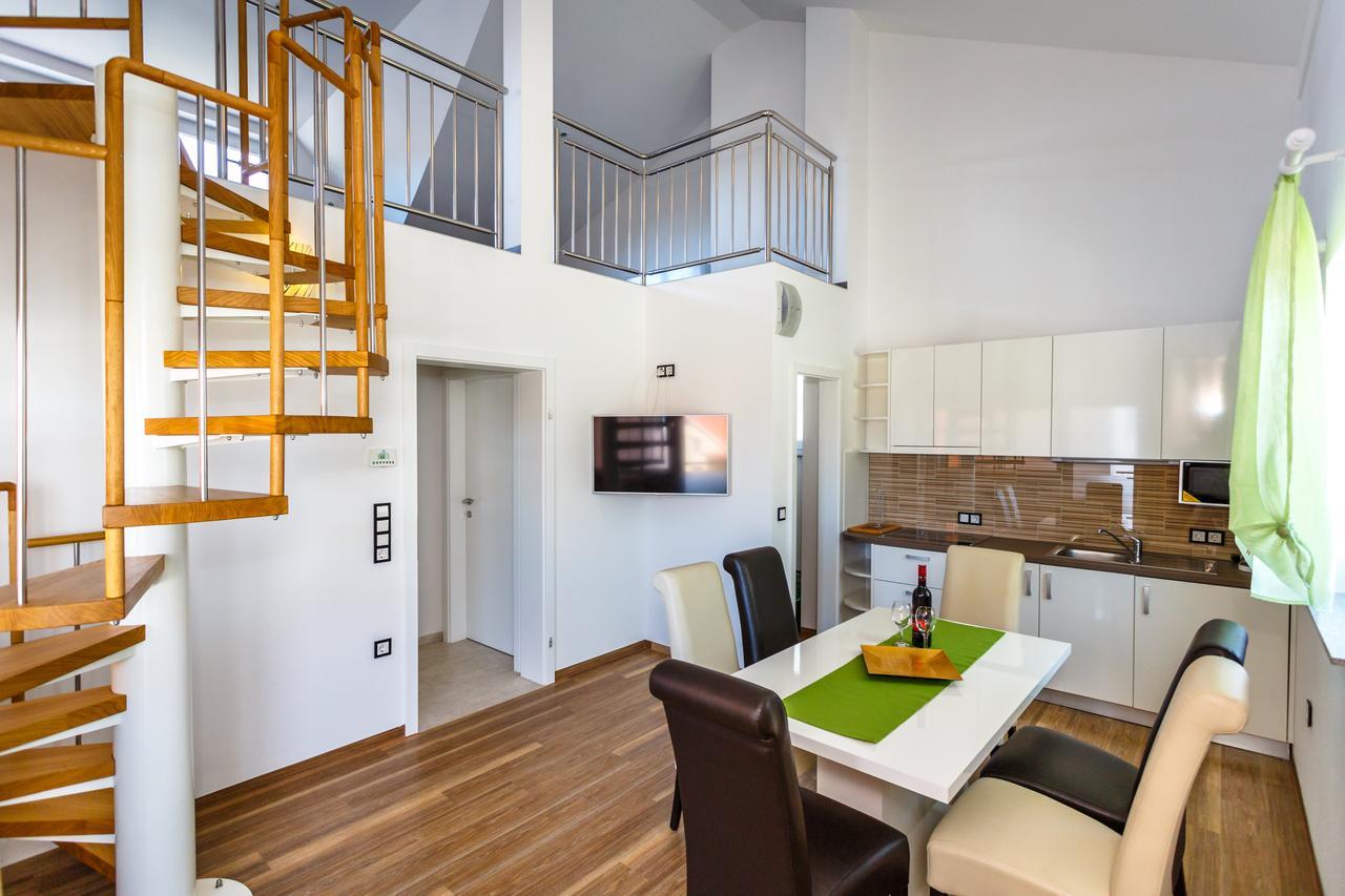 Apartments Vlado クルク エクステリア 写真