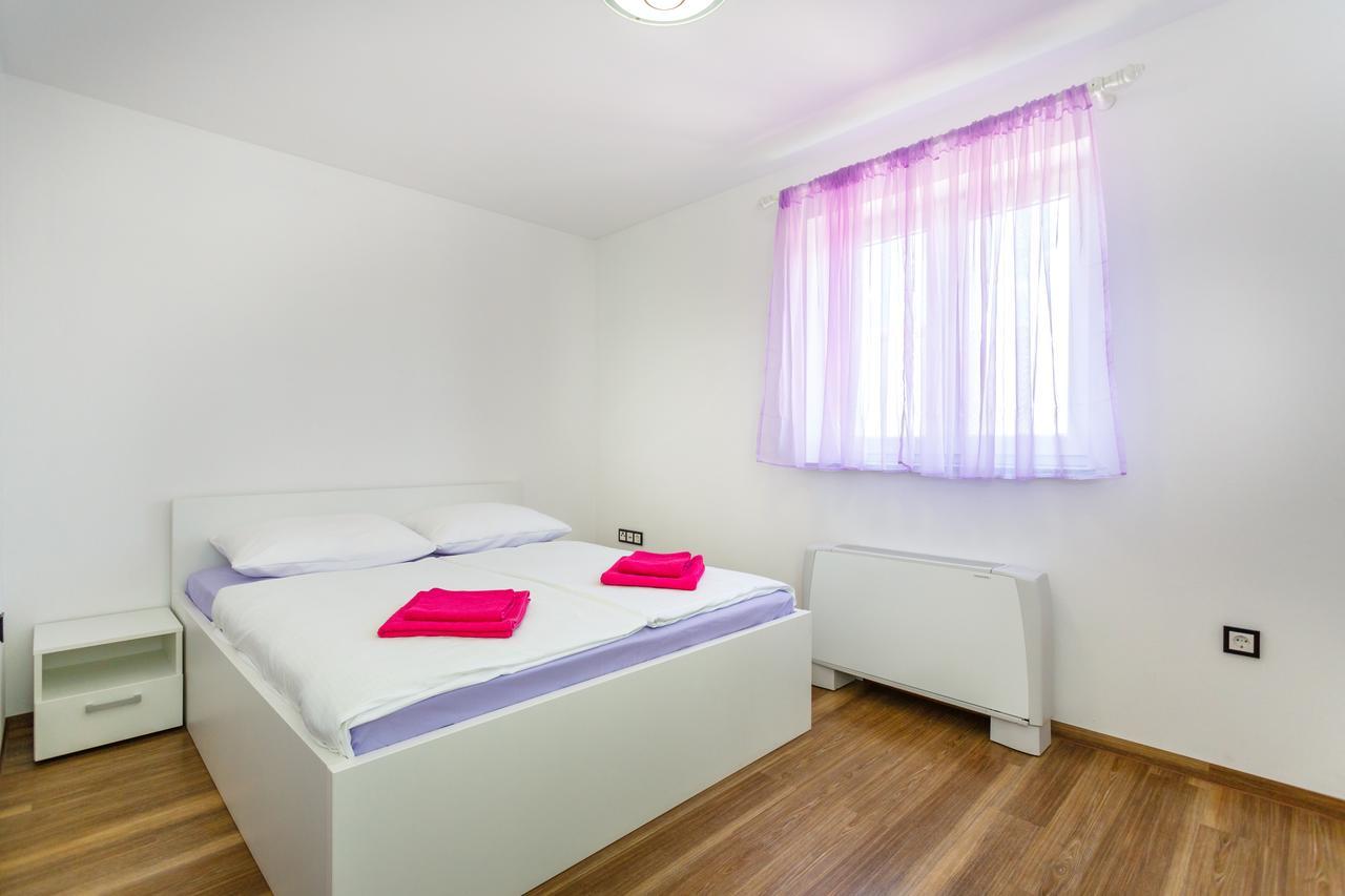 Apartments Vlado クルク エクステリア 写真