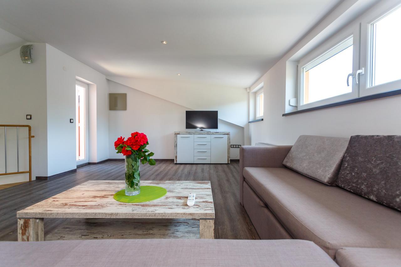 Apartments Vlado クルク エクステリア 写真