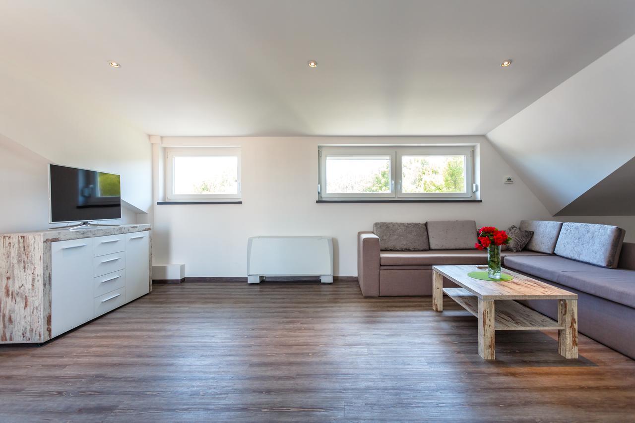 Apartments Vlado クルク エクステリア 写真